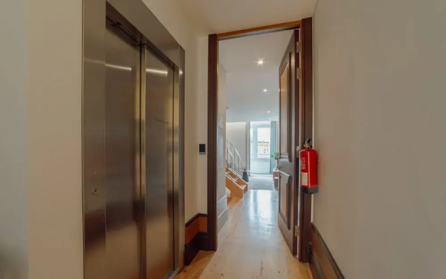Heart OF Porto Apartment F Duplex by Vacationy