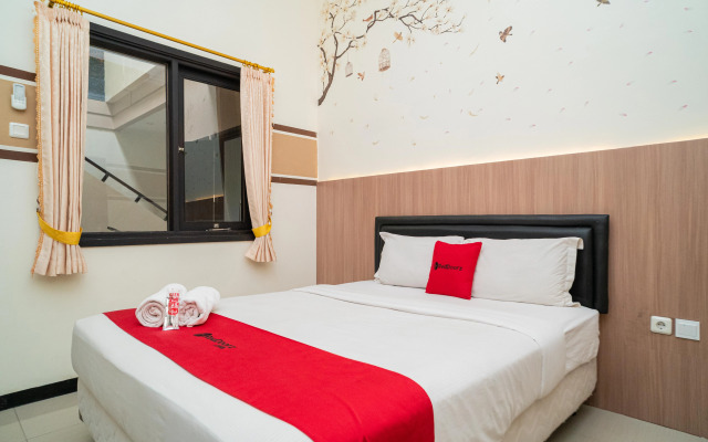 RedDoorz Syariah near Marvell City Mall 2