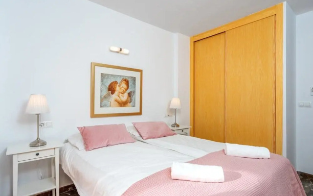 Stunning flat with open pool