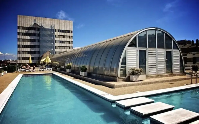 Eurobuilding II Lujo Vintage by Allô Housing