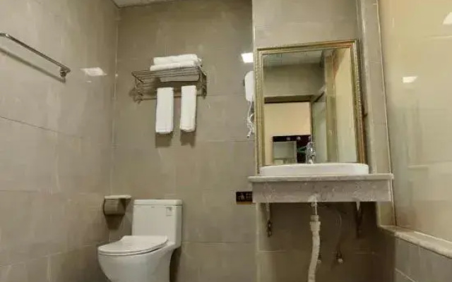 Dongxing Dongsen Hotel (Wanwei Golden Beach Scenic Area)