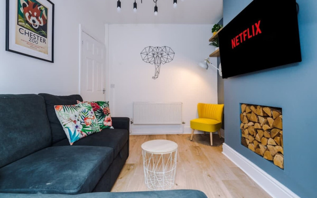 Stylish Spacious Home Great Location Sleeps 6