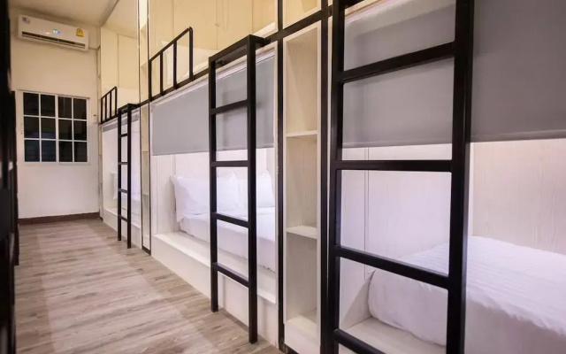 comfy crib hostel