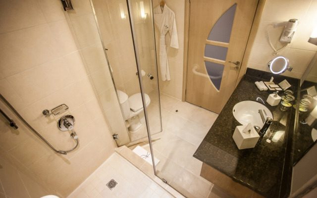 Hennessy Park Hotel