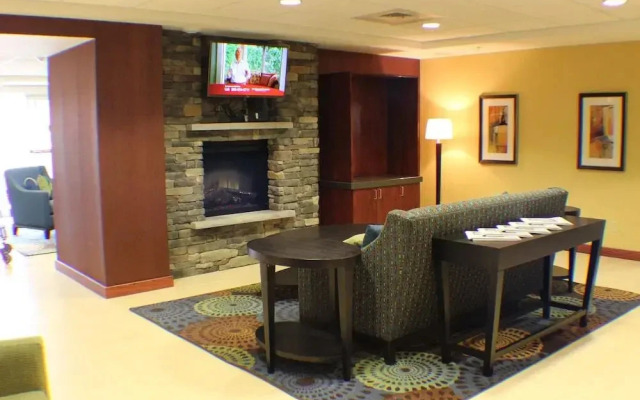 Holiday Inn Express & Suites Milford