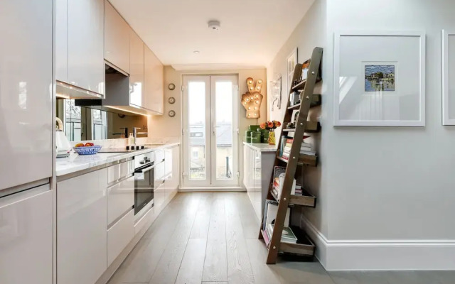 Stylish Family Home Close To Ealing Common