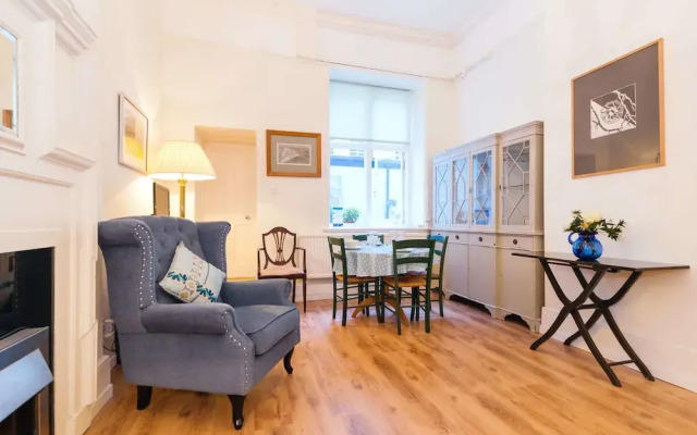 The Chelsea Embankment Apartment - EC
