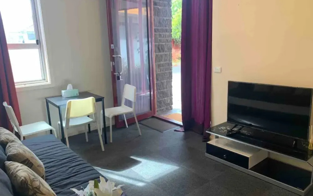 Chadstone Holiday W6 Villa
