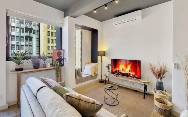 City Bowl Apartment with Rooftop Pool!