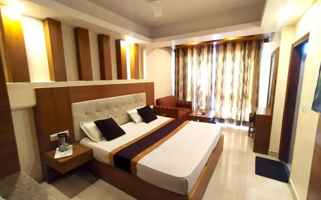 Hotel Samrat | On Mall Road with complimentary Parking