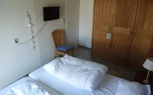 Sunlit Holiday Home by the Sea