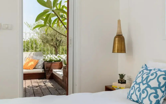 Terrace & View on Dallal square by FeelHome