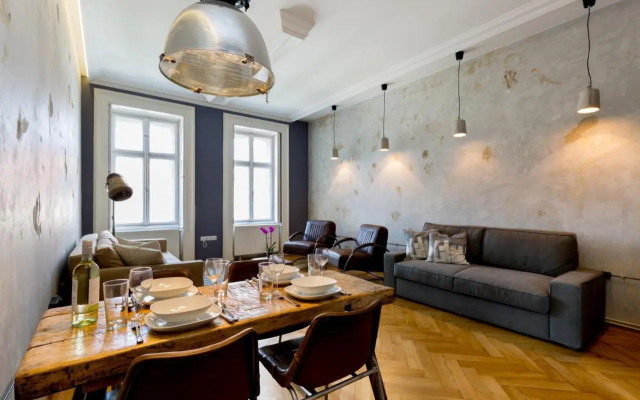 Designer Dream Home In The Absolute Center