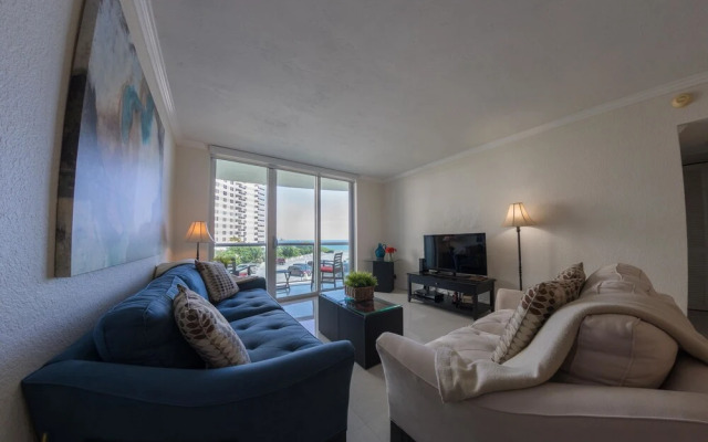 Tides Hollywood Apartments