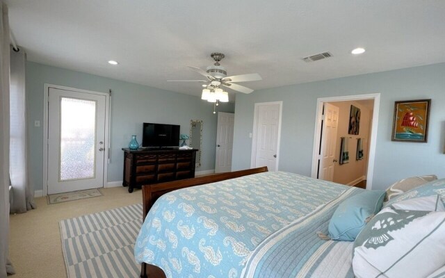 Sea-renity 3 Bedroom Home by Redawning