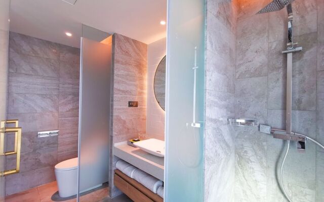 Emerald Bay Hotel Fuxian Lake