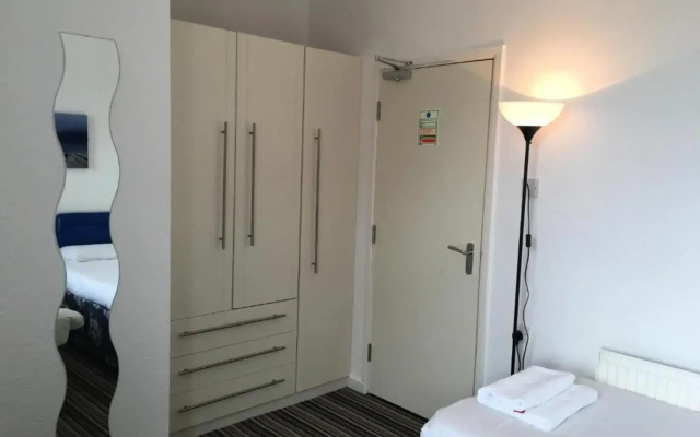 OYO Wave Crest Hotel