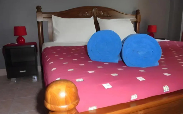 Robin’s Nest Guesthouse & Restaurant