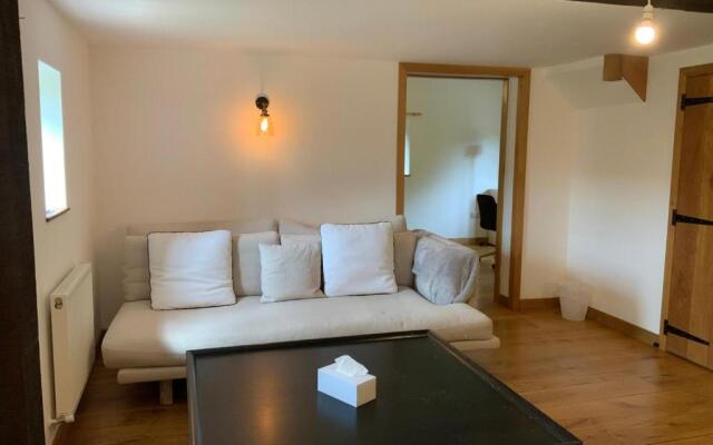 Delightful 4BD Home Full of Flair Edenbridge Kent
