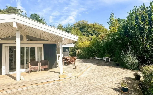 Splendid Holiday Home in Dronningmolle near Beach