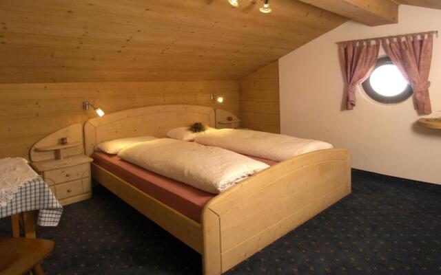 Agriturismo Apartments Tuene