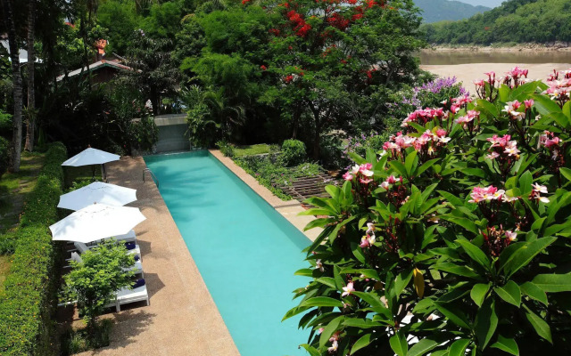 Sunset Villa by Burasari