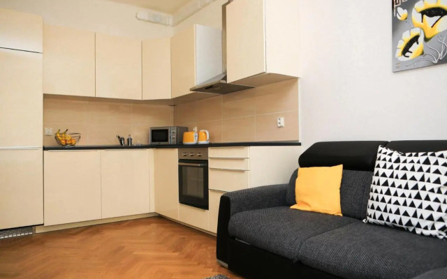 Yellow apartment few steps from metro