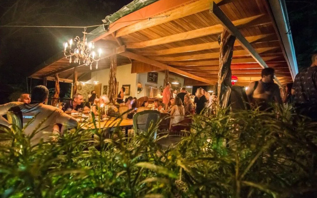 Makanas Beach Bungalows