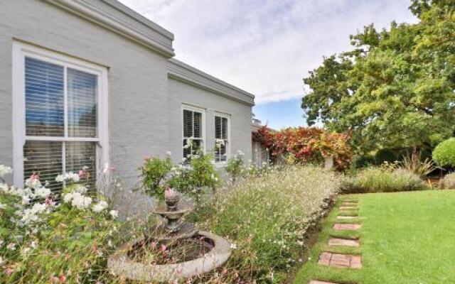 Three Oaks Bed  Breakfast