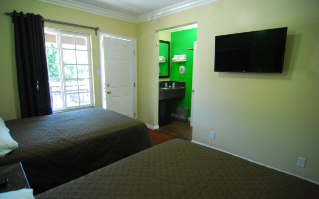 Studio City Inn