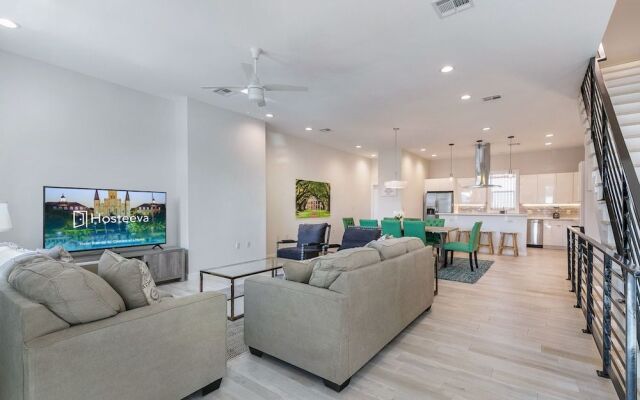 Cozy Living in Mid City