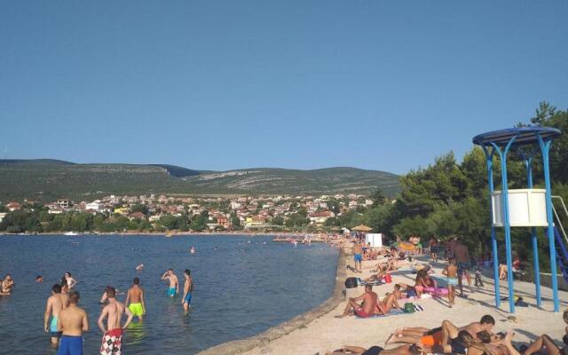Pool apartment Leonardo