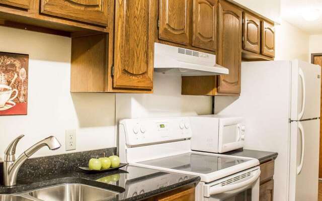 Econo Lodge on the Bay