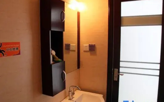 Tongfu Hotel (Hengdian Film and Television City)