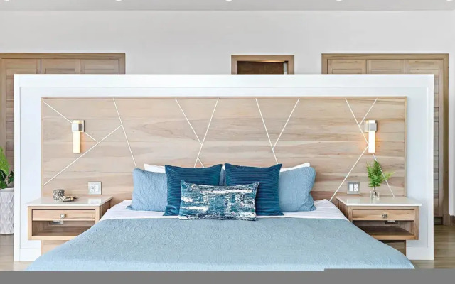 Luxury Villa: Hot Tub: Ocean Views: Fully Staffed