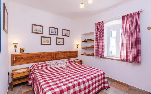 Awesome Home in Kuna Peljeska With Wifi and 4 Bedrooms