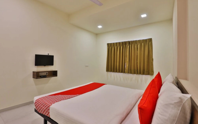 OYO Flagship 29982 Hazira Road Kavas