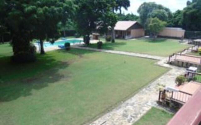 Visit Beautiful Mombasa and Stay at the Wonderful Makweru Villas