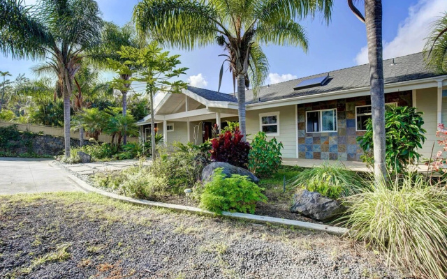 Kailua-kona House w/ Balcony & Ocean Views!