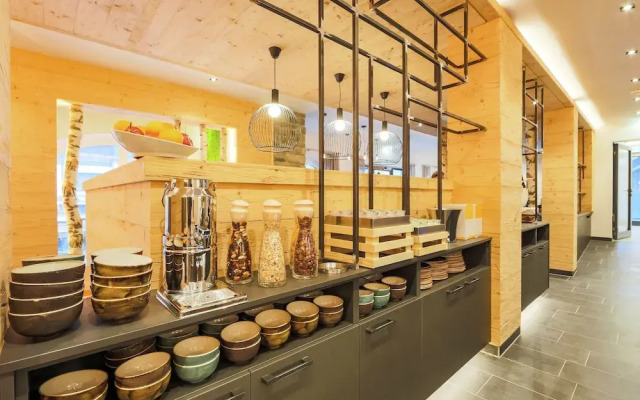 Lush Apartment in Kaprun With Sauna, Hot Tub & Views