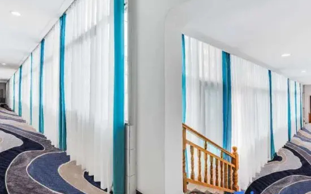 Maitreya Jinshan Hotel (Huquan Ecological Park)