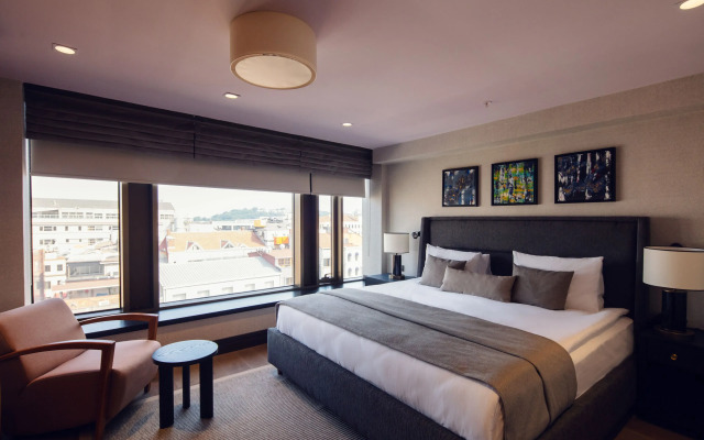Zeno Suites Hotel