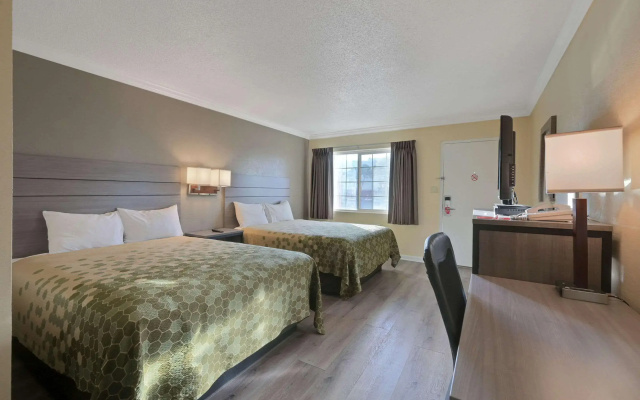 Econo Lodge Woodland near I-5