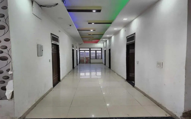 OYO 80681B City Palace