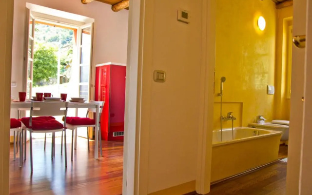 Persico vista lago by KlabHouse