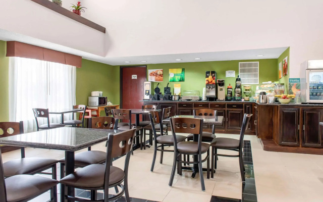 Quality Inn & Suites Anderson I-69