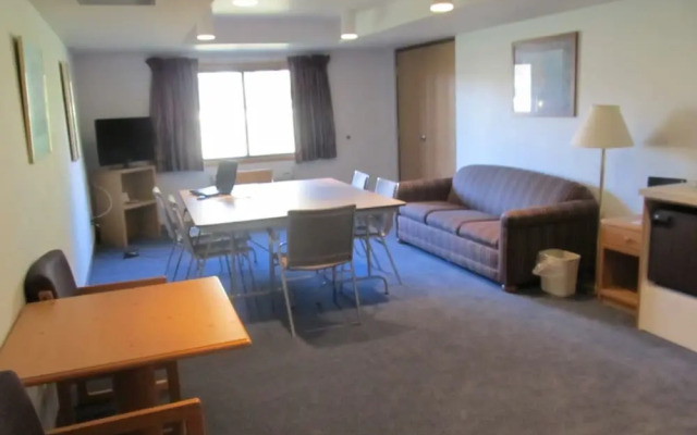 Tivoli Inn And Suites