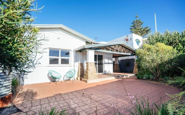 Santorini on Seaview-beachside Living - Sauna - Wifi