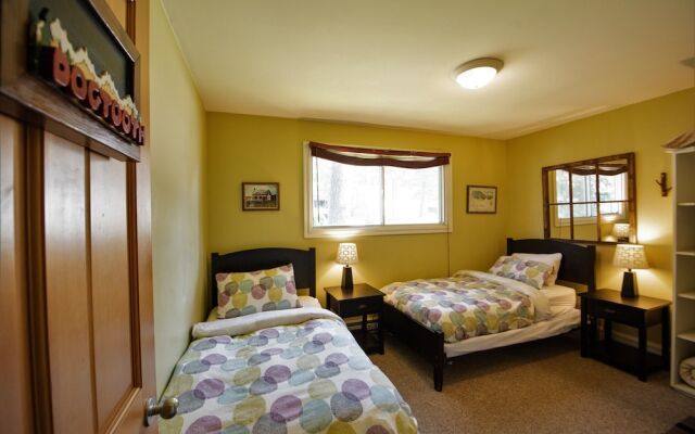 Auberge Kicking Horse Guest House