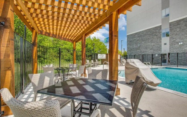 Holiday Inn Express & Suites Denton South by IHG